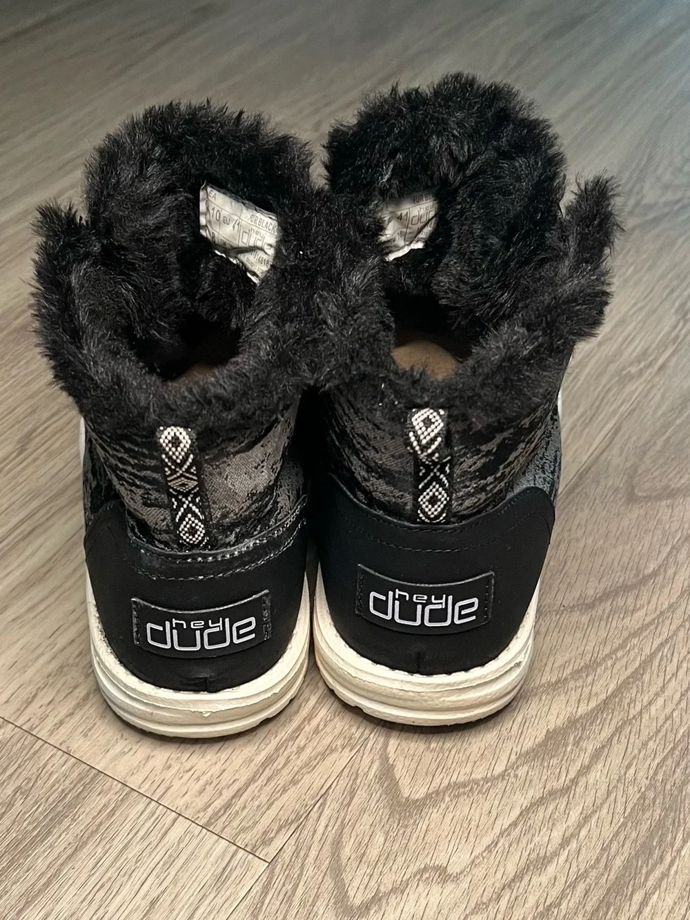 Hey Dude Lea Fur Black Sz 10 Light weight